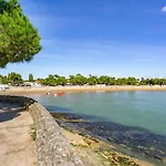 Les Ecureuils By Interhome
