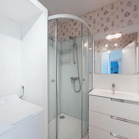 Les Ecureuils By Interhome
